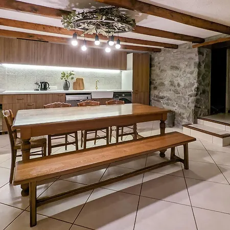 Maison Avec Grand Jardin, Garage, Supplement Holiday home *